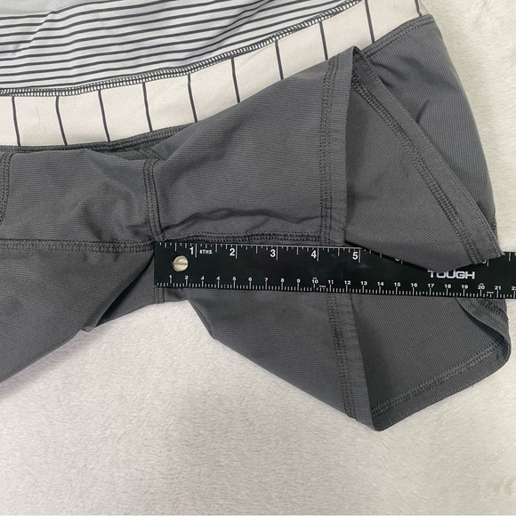 Lululemon Groovy Run Short Soot Light Slalom Stripe Angel Wing Size Size 4 - Picture 11 of 14